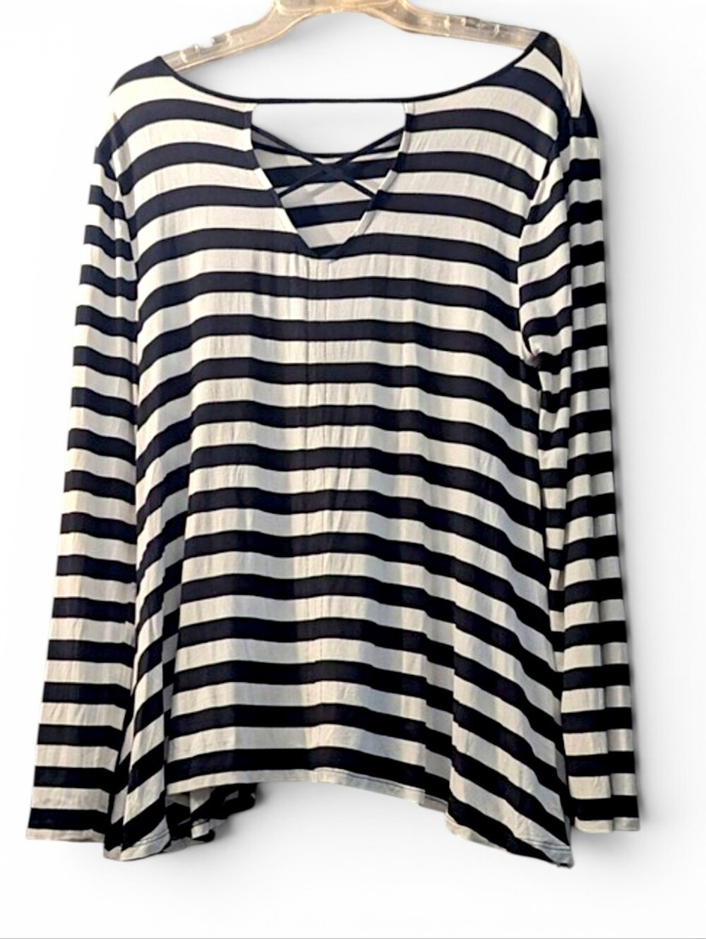 Cable & Gauge Black and White Super Soft Striped Long-Sleeve Swing Top L